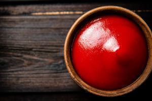 Tomato sauce in a bowl on the table. On a wooden background. Top view. High quality photo SSUCv3H4sIAAAAAAAACpyRwW7DIAyG75P2DhHnRkpGlSZ9lWoHB9wGlUIFpNNU9d1nIFScd8Of7d/+8fPzo2nYDF4JdmyeMaJYab364CAoawh3u407NBJdTR6OD10NUKpgnQJdwxmCWAzckKBZtY74lZLMBwirRx+nb0hAwAtpZPiWyCuectyUREpSB6UY21XMr3NiBWXxf3Xmx3dxAxc04jctXBlxqBGykVMuZdefgO5WW4NVKlu5elgBOhbwSunulFDmUrXZsKRvL23Cria4uMJ7c6atvcOs4xefSRMLX8B7KpeFV4MEHdneqjnGhmRgU2WSLhHDnn9NXXeYpv3Q9z0fx2kryNdbFOmkdYoQxeKqZG1dxQ3ojHw4iGls+TiIdj+JoQUcse0knvlZyrnv9vTxrz8AAAD//wMAttSTOJgCAAA=